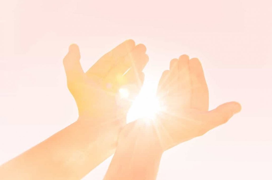 hands-holding-sun